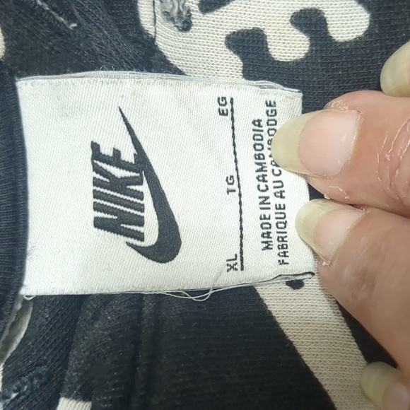 Hooded Nike Sweatshirt - Picture 5 of 12